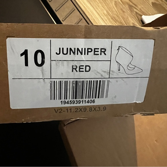 Journee Collection NIB Stiletto Pointed Toe Pump SIZE 10 - Picture 10 of 10